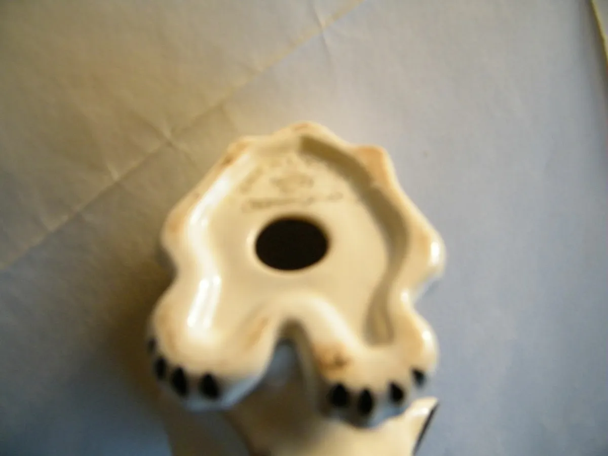 Crown Devon Desmond sad dog. - Image 2