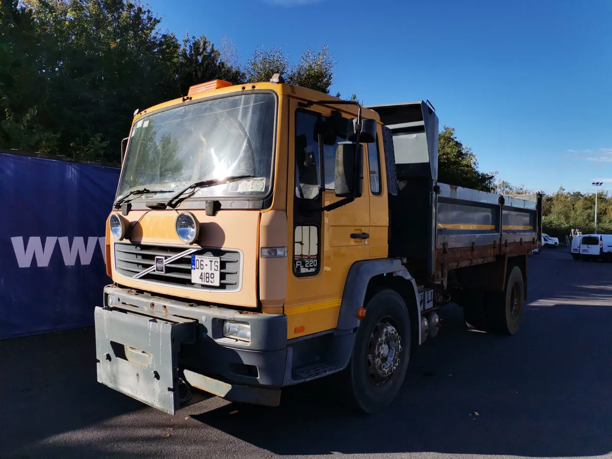 2006 Volvo FLE FL E 18 Tonne Truck For Auction - Image 1