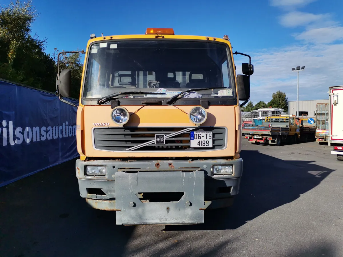 2006 Volvo FLE FL E 18 Tonne Truck For Auction - Image 2