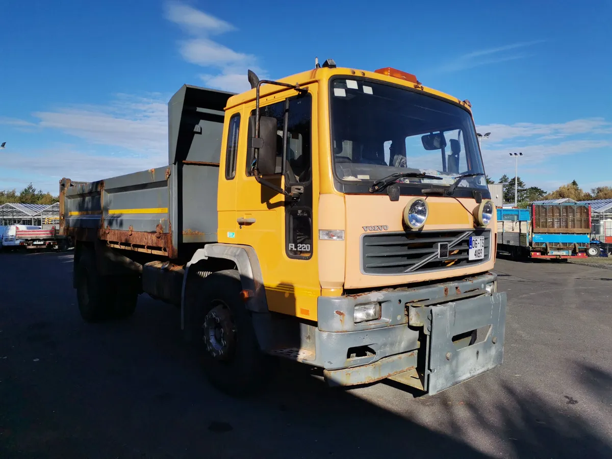 2006 Volvo FLE FL E 18 Tonne Truck For Auction - Image 3