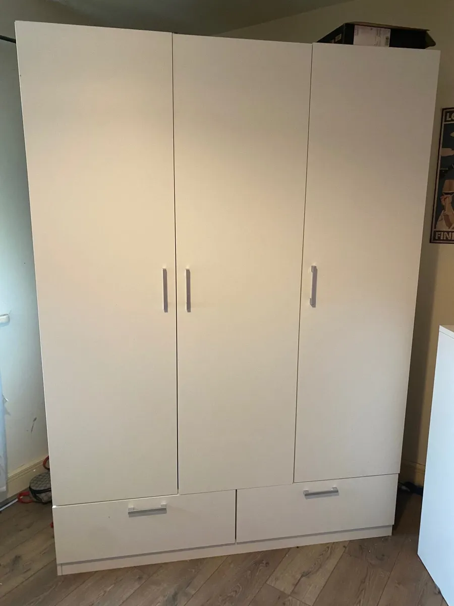 Wardrobe + chest of drawers - Image 1