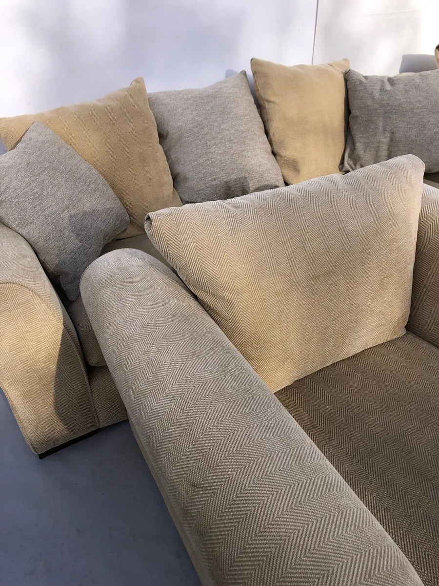 311. Suite. - Image 3