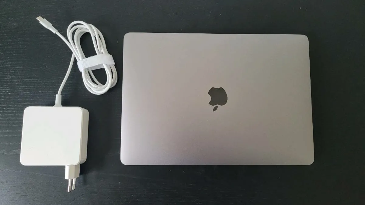 Mac book pro 2020 13" | 1TB SSD | 32GB RAM - Image 1