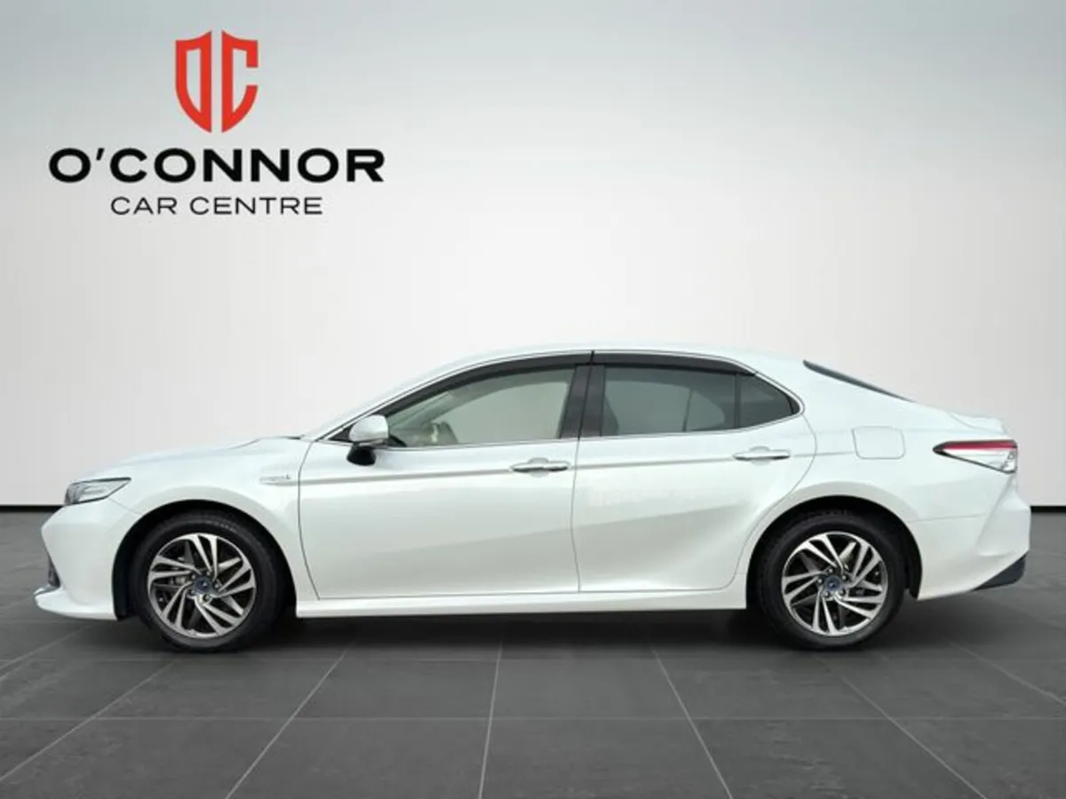 Toyota Camry “Hybrid comfort, Toyota reliability, - Image 4