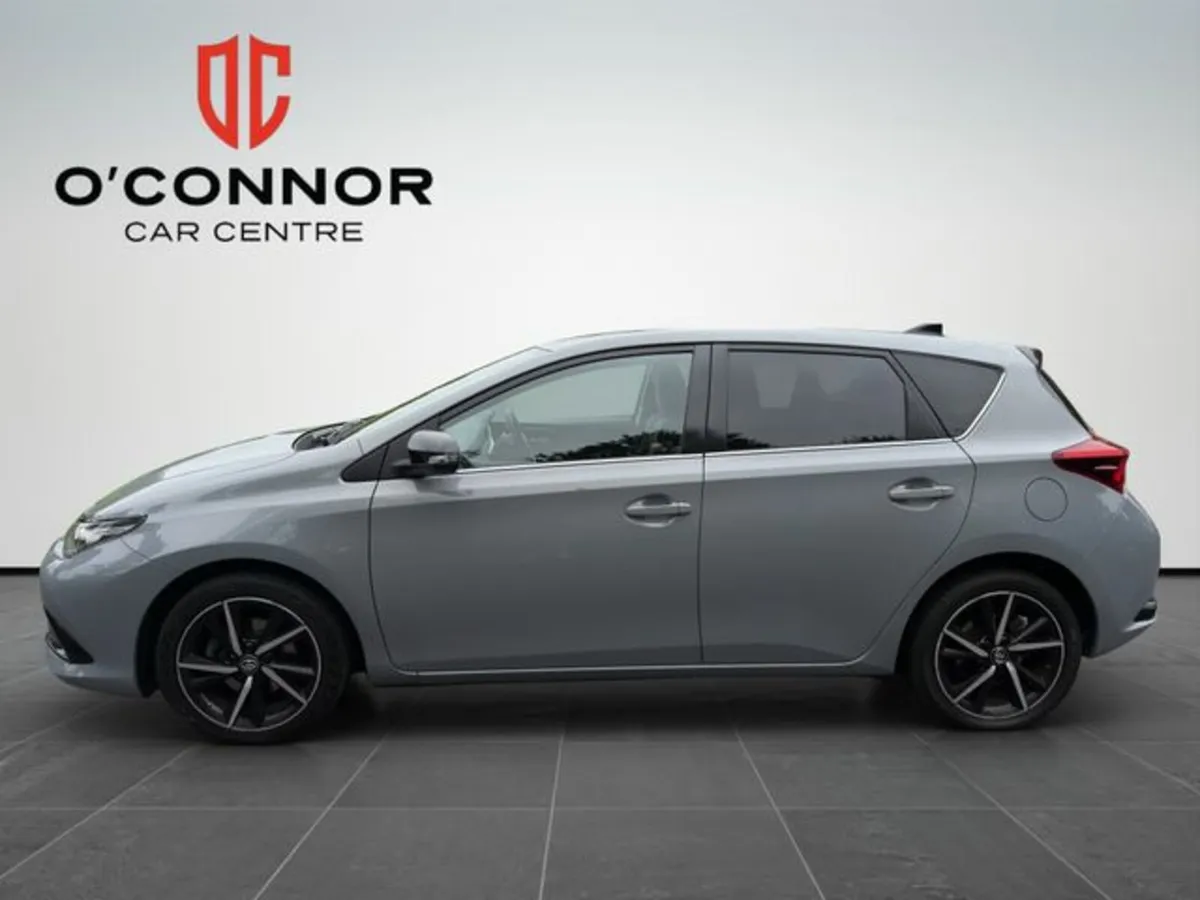 Toyota Auris “Stylish Enough for the Weekend, Sens - Image 4