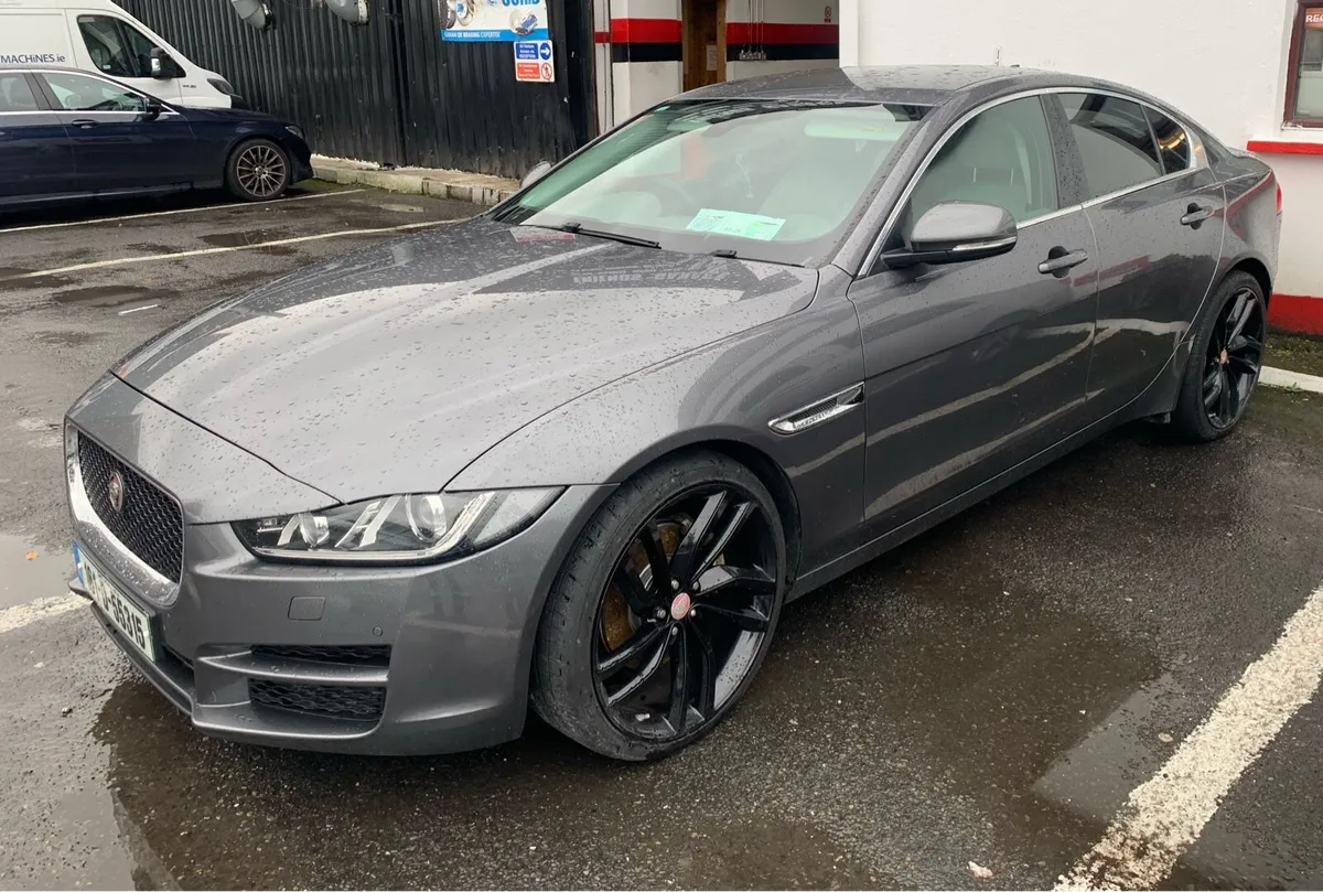 Jaguar XE AUTOMATIC 2016 TURNS OVER WONT START - Image 3