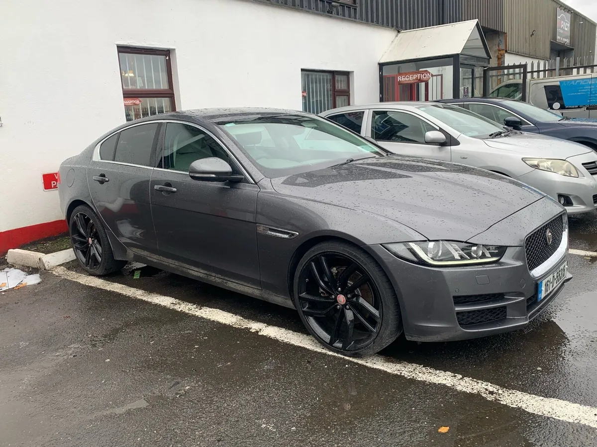 Jaguar XE AUTOMATIC 2016 TURNS OVER WONT START - Image 4