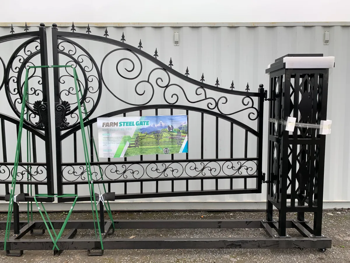 UNRESERVED 20FT STEEL GATE & PILLARS FOR AUCTION - Image 2