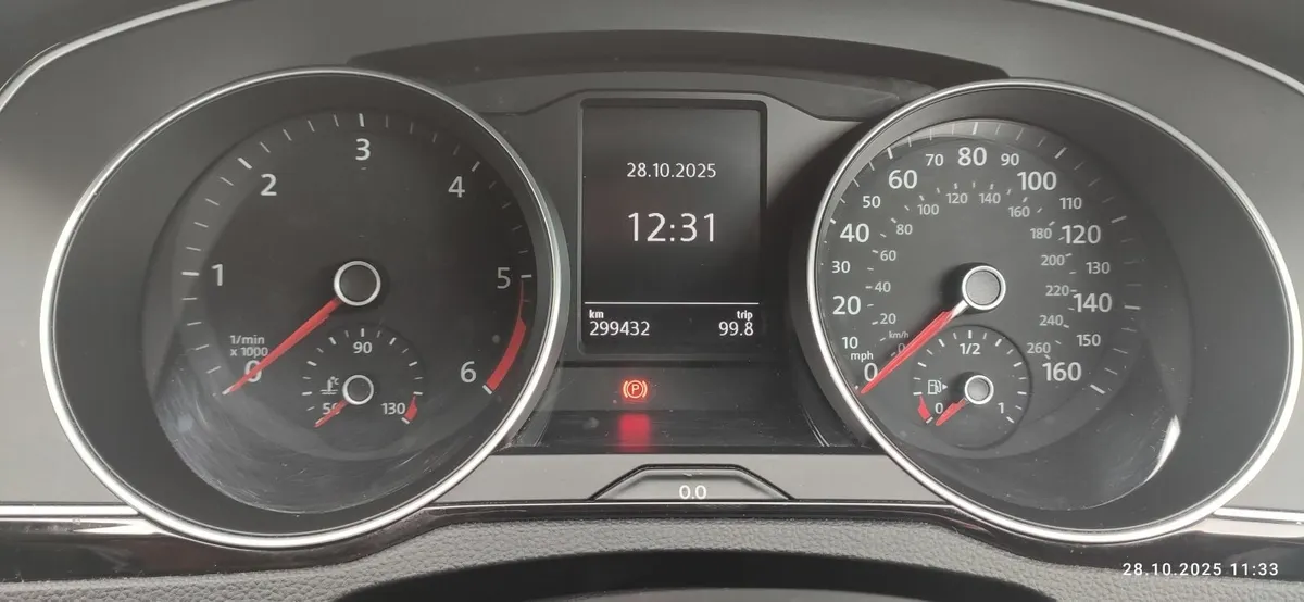 Volkswagen Passat 2015 - Image 2