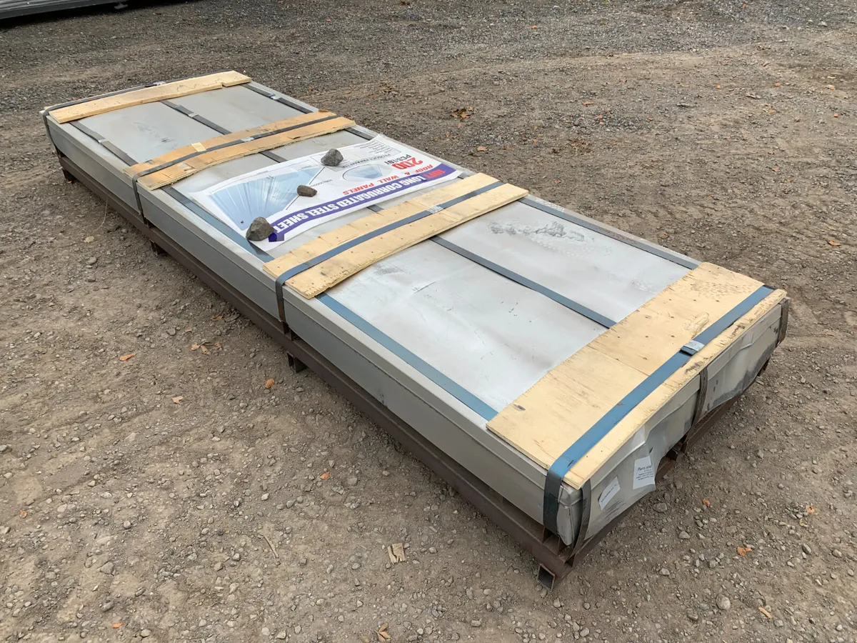 UNRESERVED 200 X 10FT CORRUGATED STEEL SHEETING - Image 1