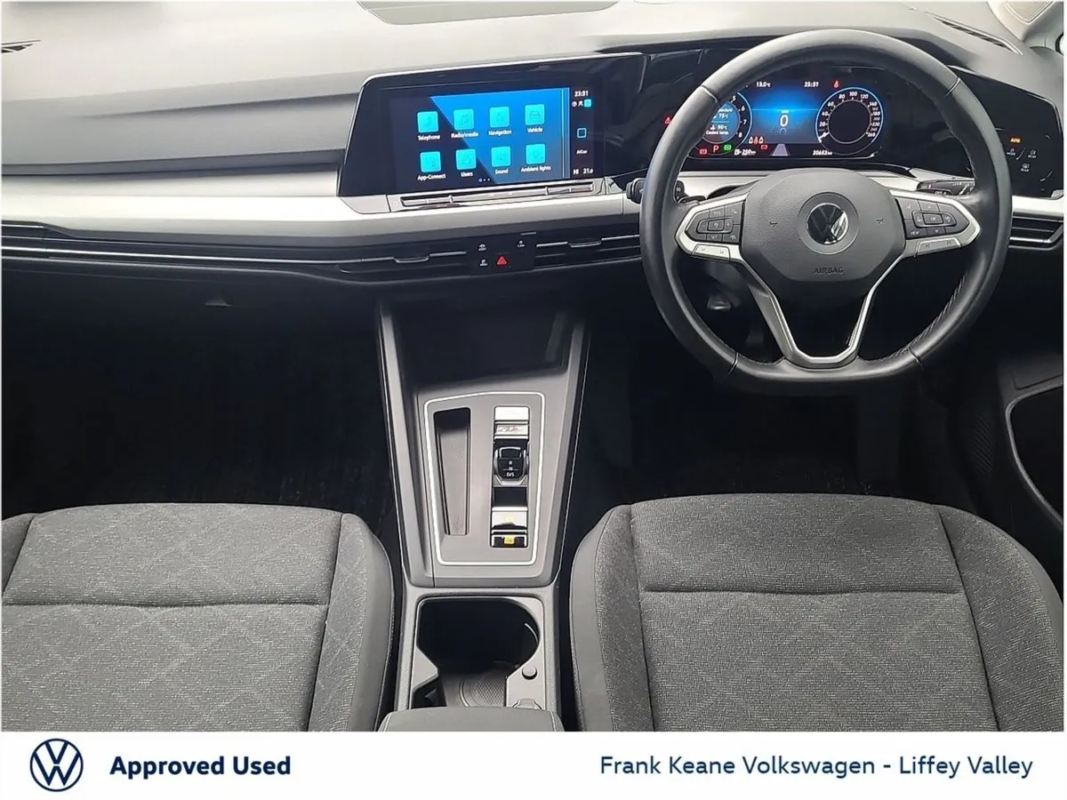 Volkswagen Golf Automatic  deep Black Pearl Metal - Image 2