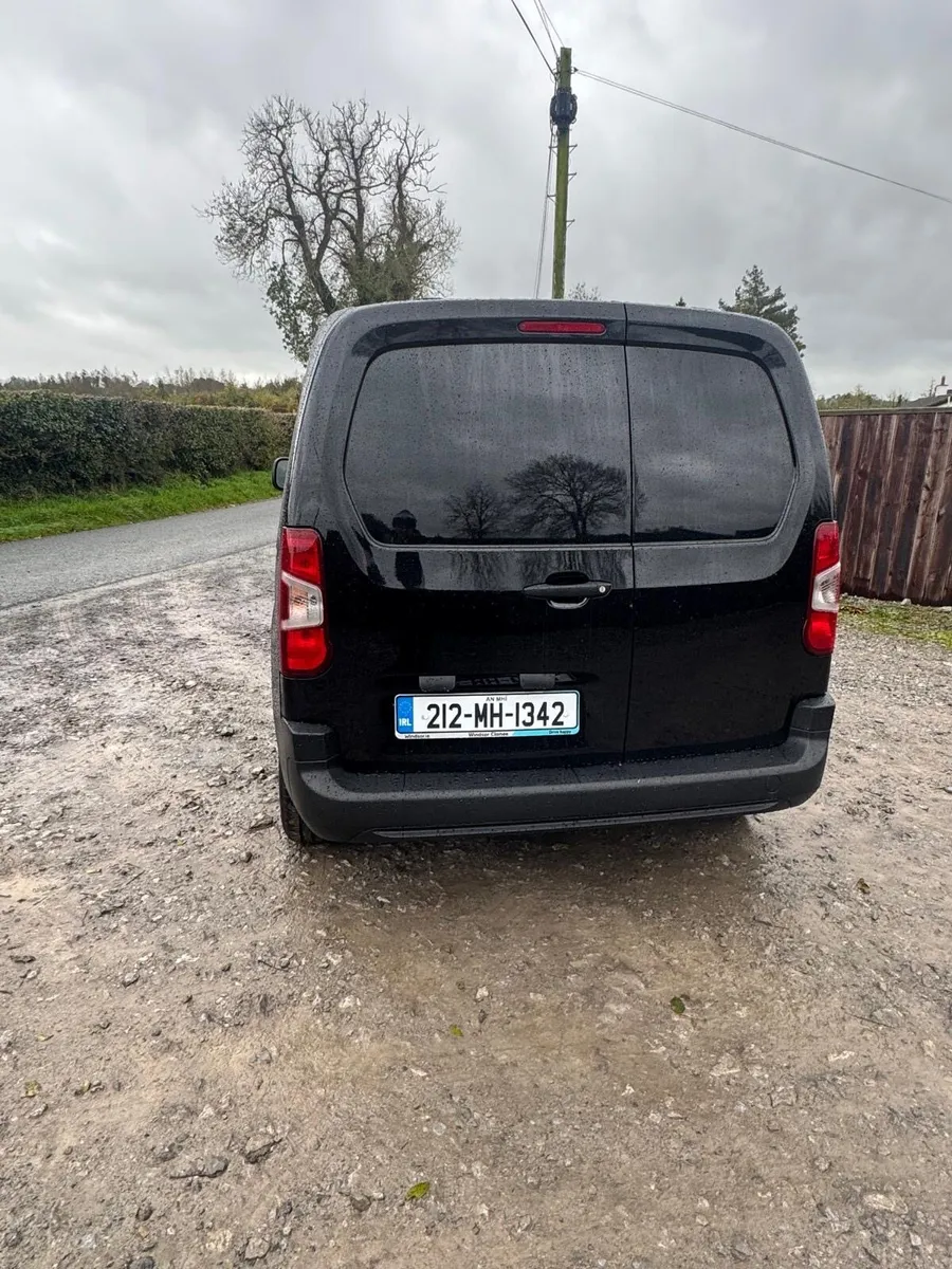 Commercial van - Image 3