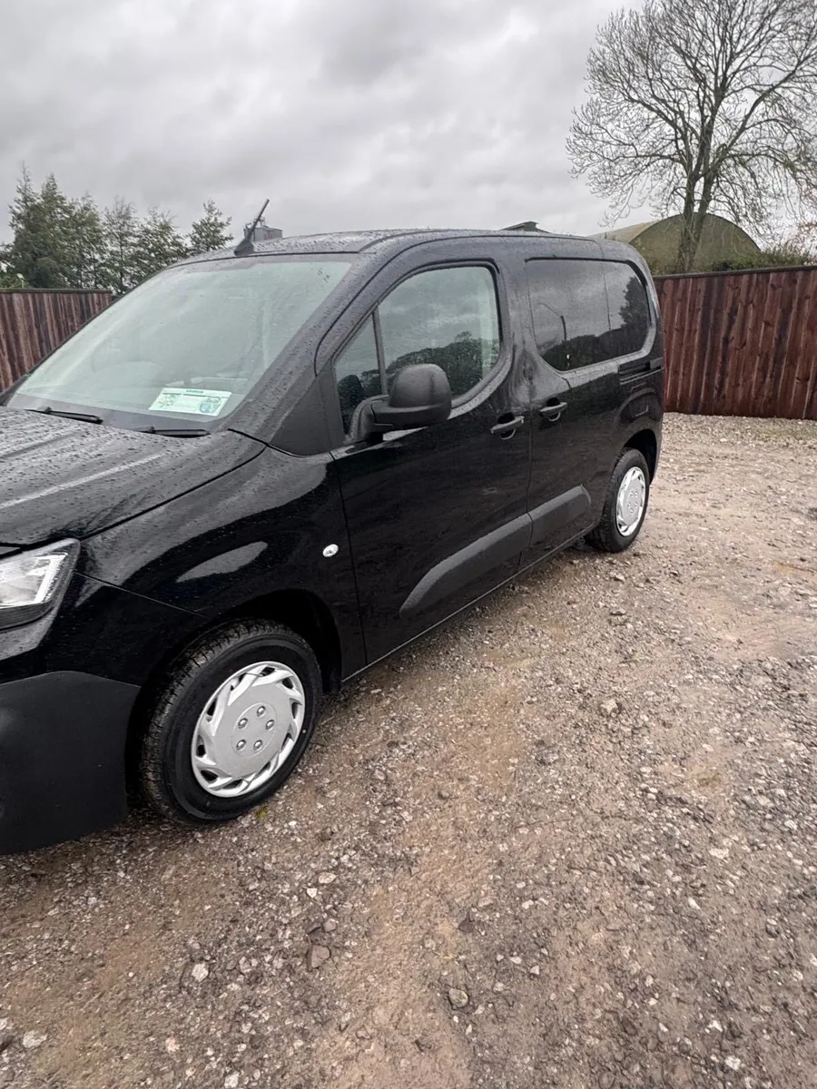 Commercial van - Image 4