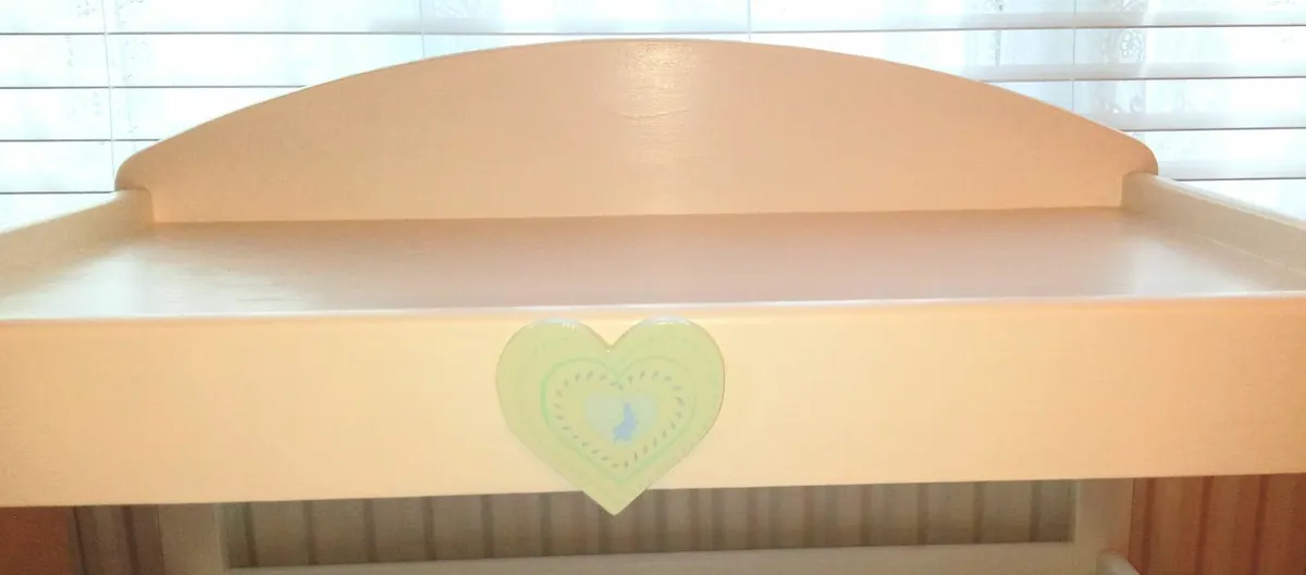Freshly painted, hardly used baby changing table - Image 2