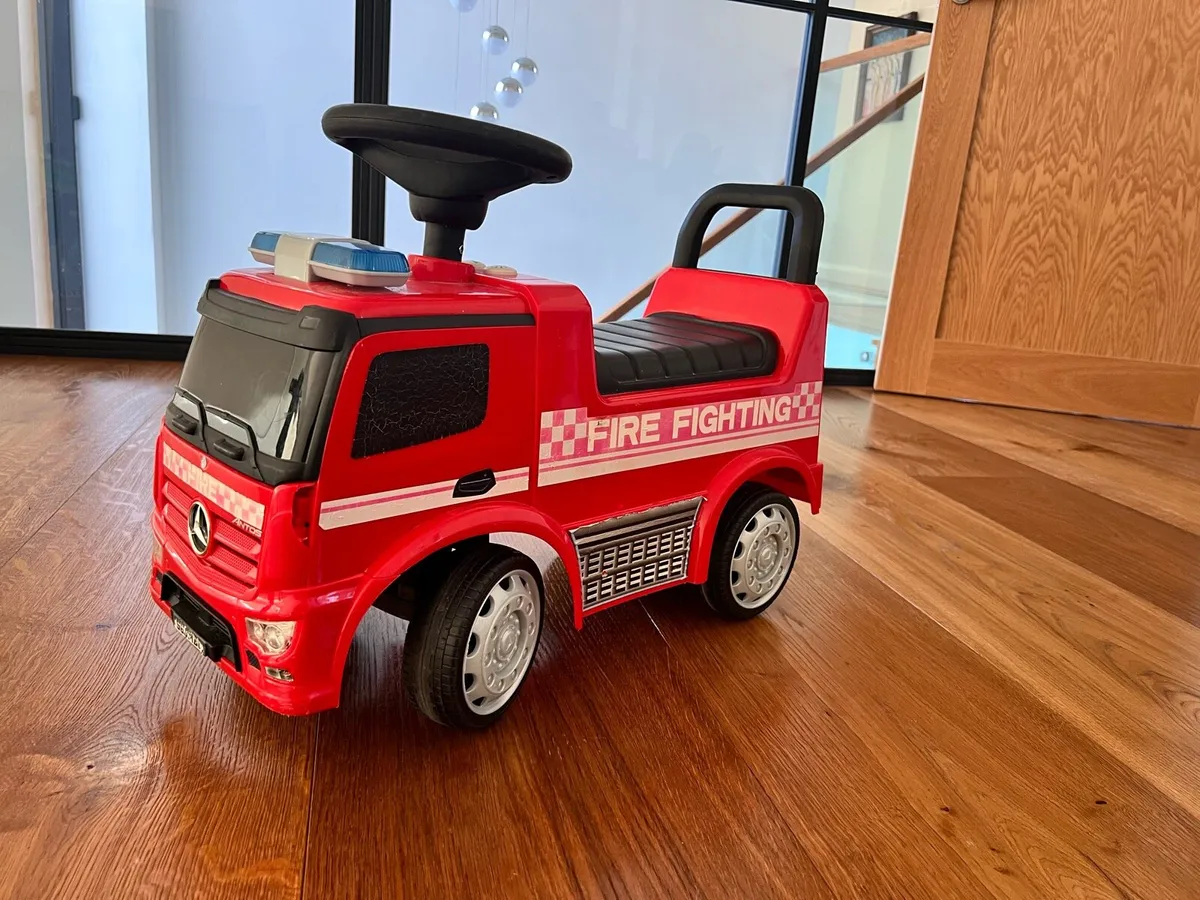 Selection of toddlers ride on vehicles/slide - Image 4