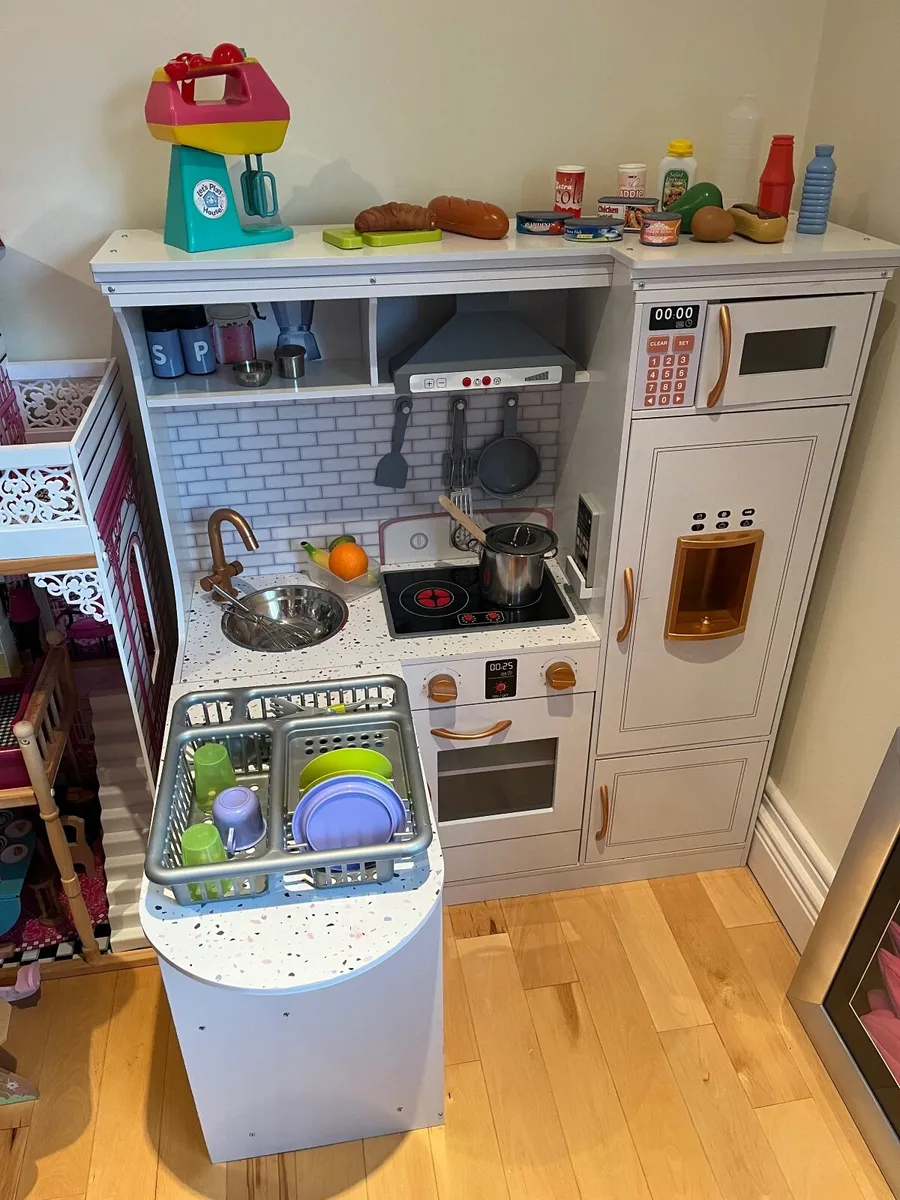 Toy kitchen - Image 2