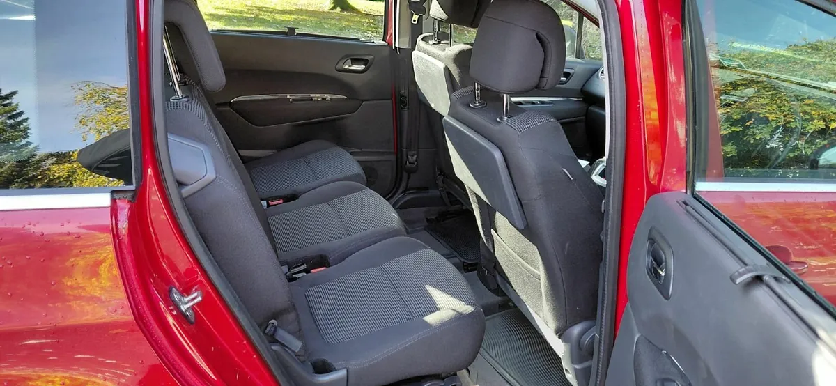 Peugeot 5008 2011 - Image 3