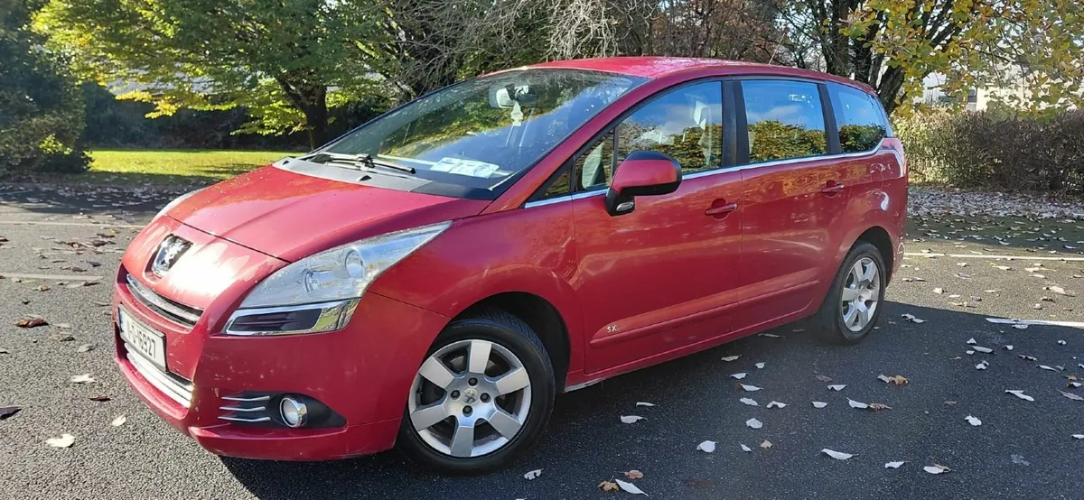 Peugeot 5008 2011 - Image 1