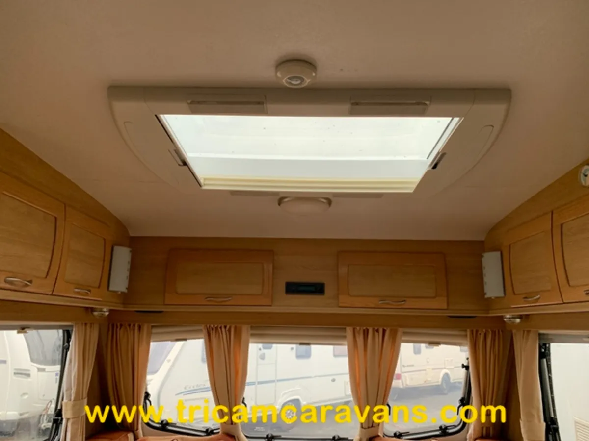 2006 Lunar Solaris SE1, Fixed End Bed 4 Berth - Image 3