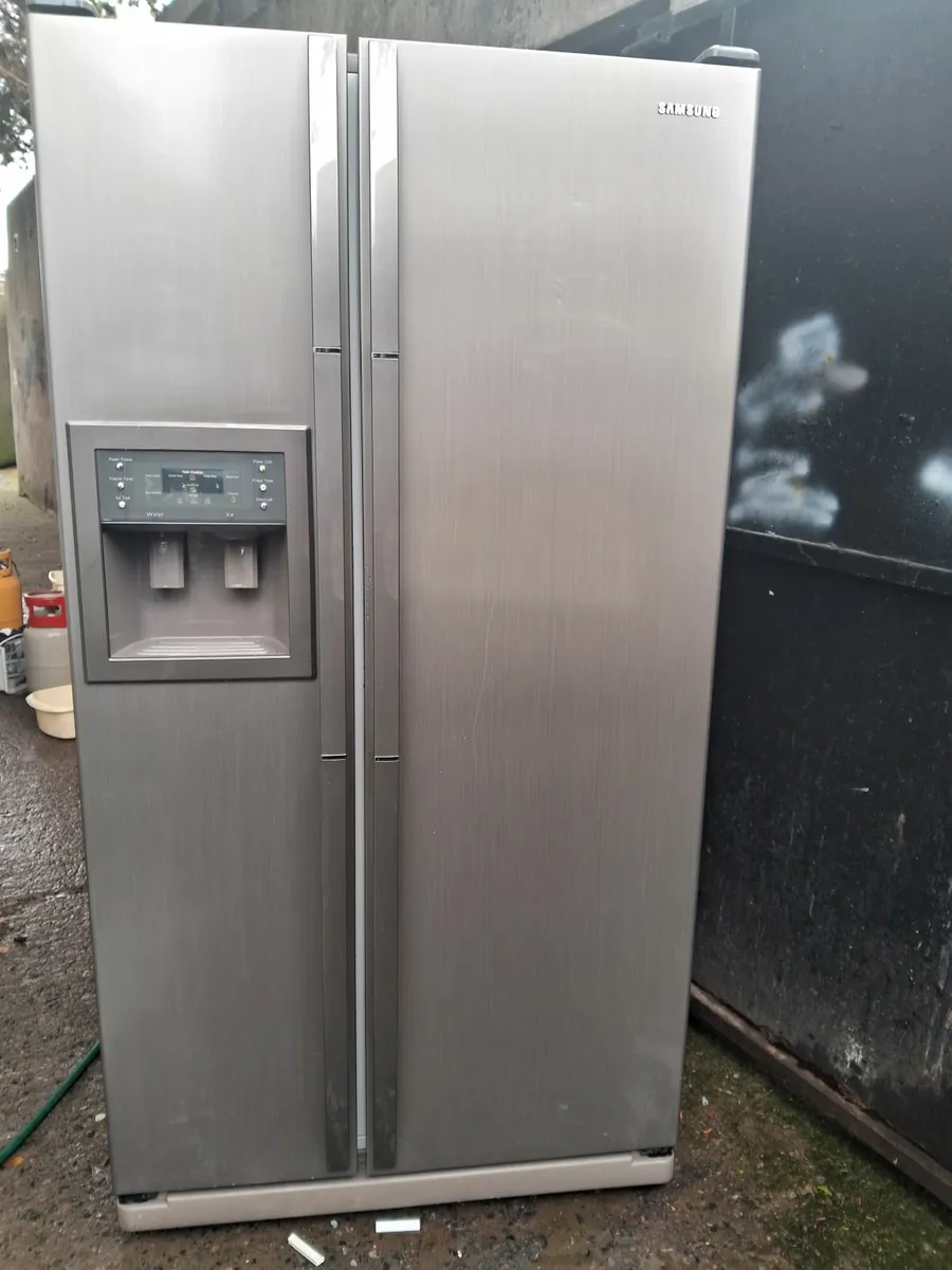 SAMSUNG AMERICAN FRIDGE AND FREEZER - Image 1