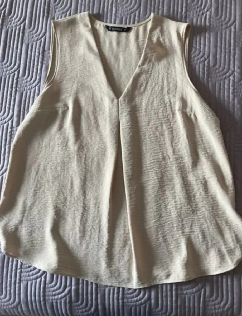 Dunnes sleeveless top size 12 - Image 1