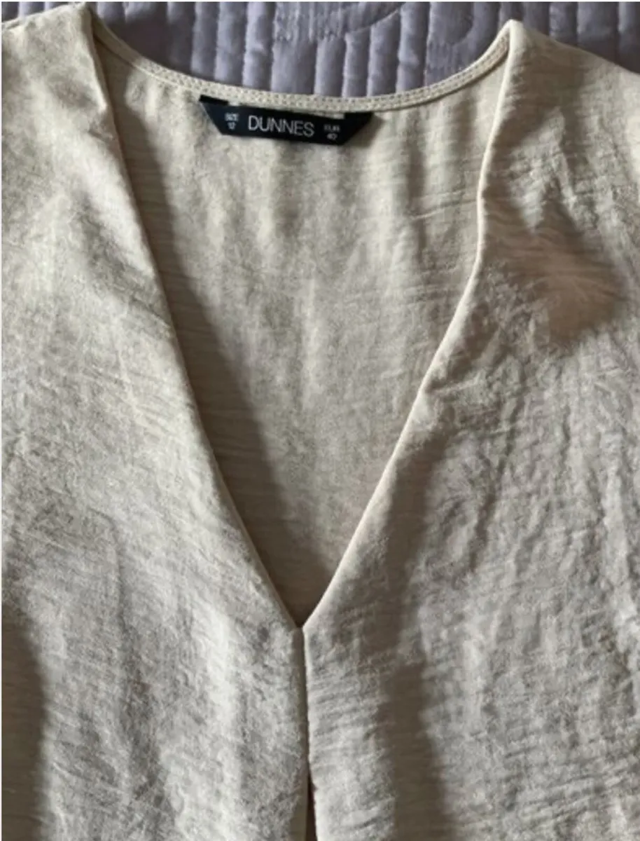 Dunnes sleeveless top size 12 - Image 2