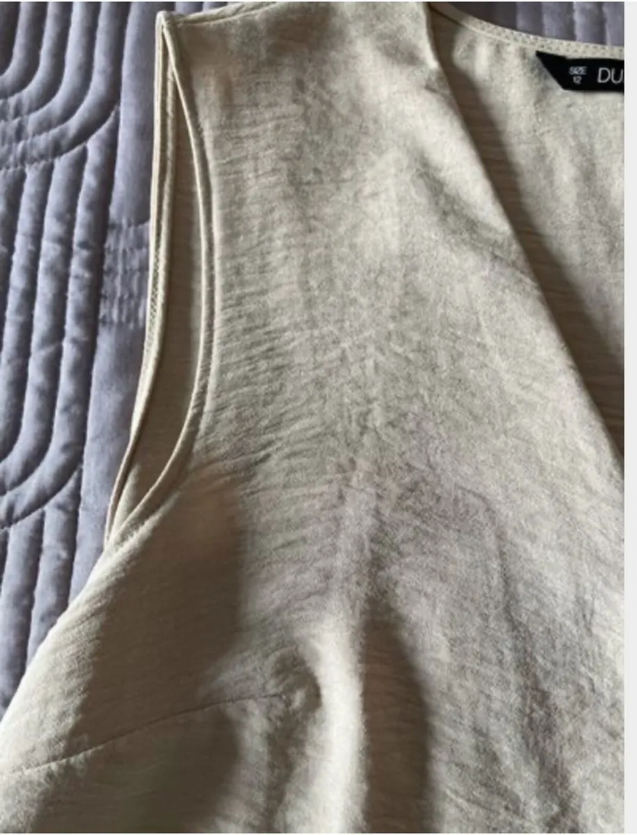Dunnes sleeveless top size 12 - Image 3