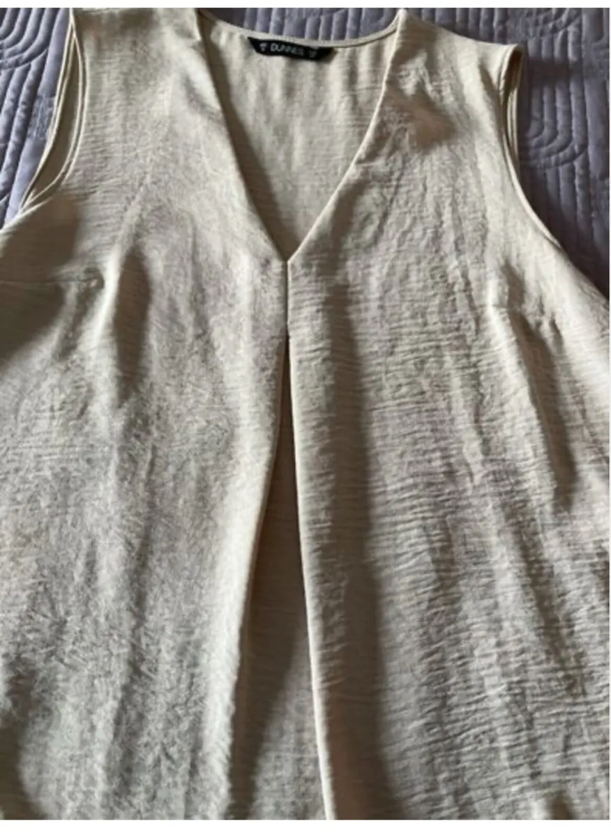 Dunnes sleeveless top size 12 - Image 4