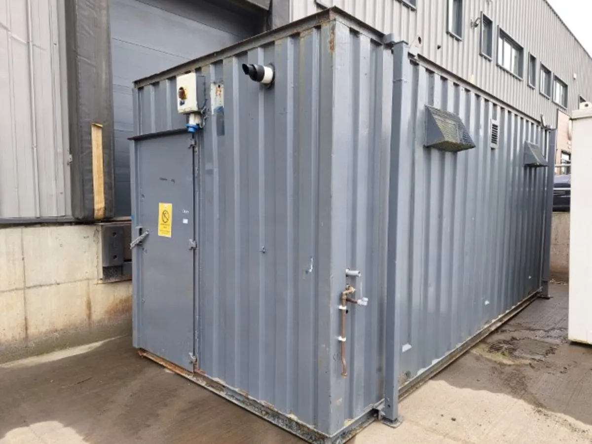 Approx: 20ft x 8ft Shower Block For Auction - Image 1