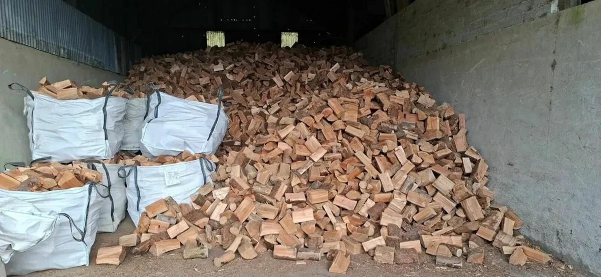 Larch Firewood and Bark Mulch - Image 1