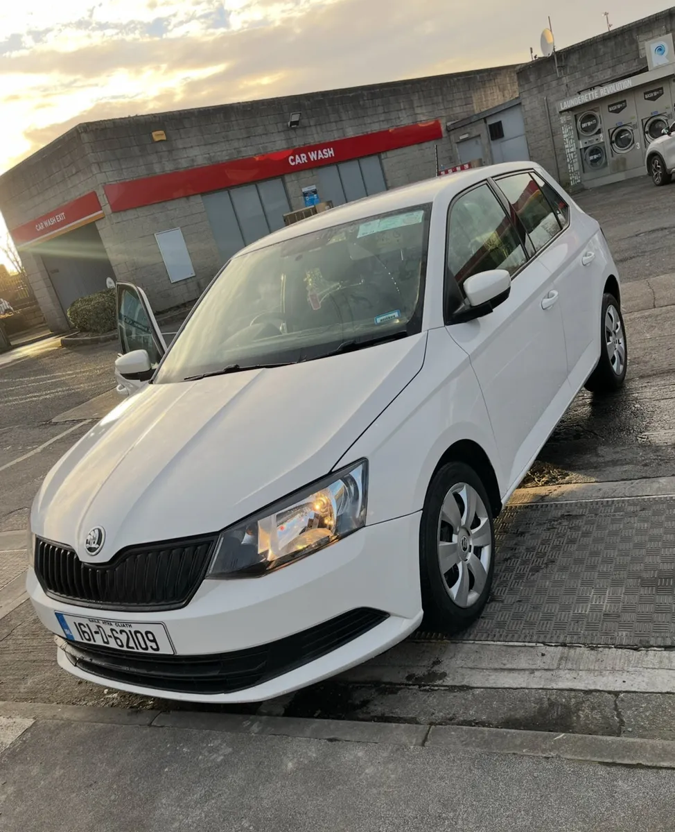 Skoda Fabia 2016 hatchback - Image 1