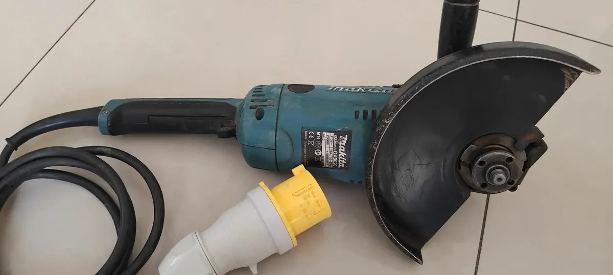 Makita GA9020 230mm 9" Angle Grinder 110v - Image 3