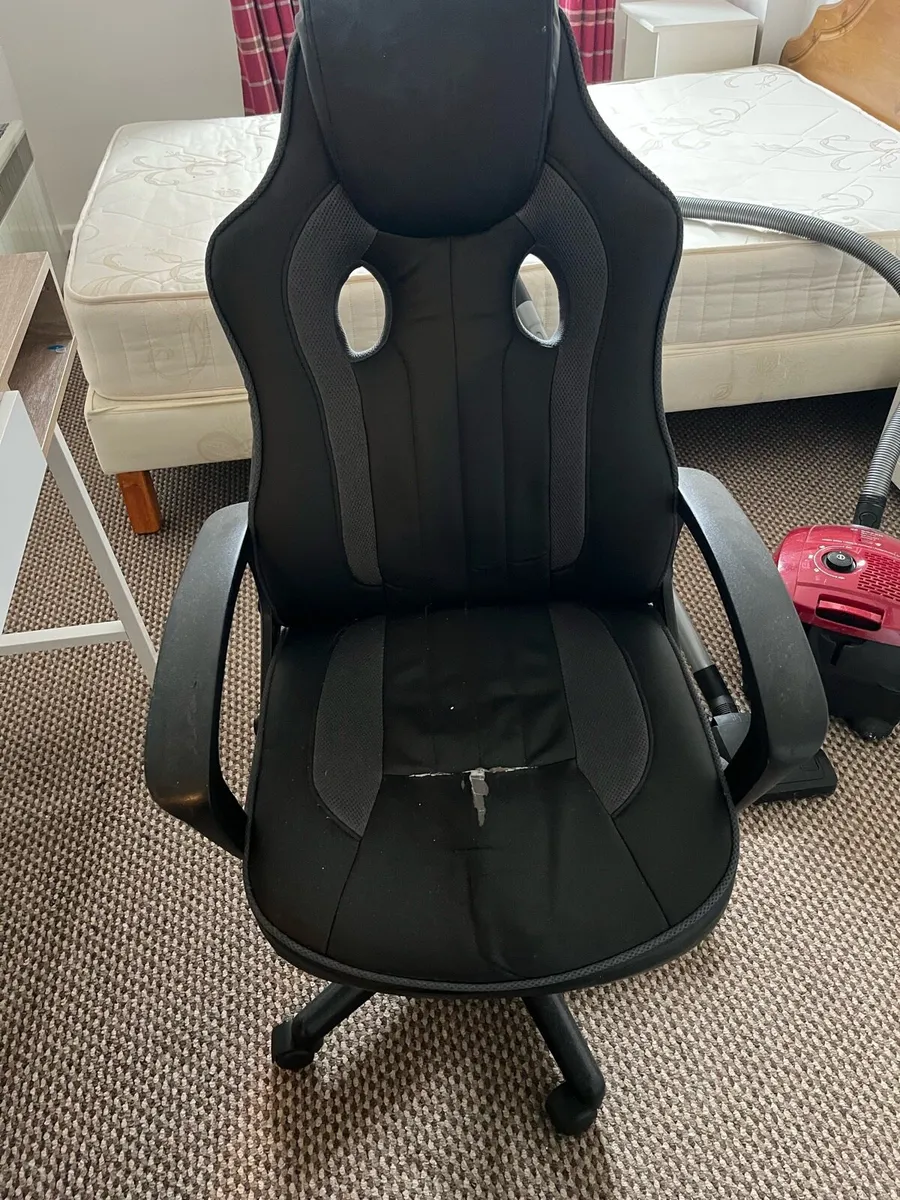 Black desk chair - Image 1