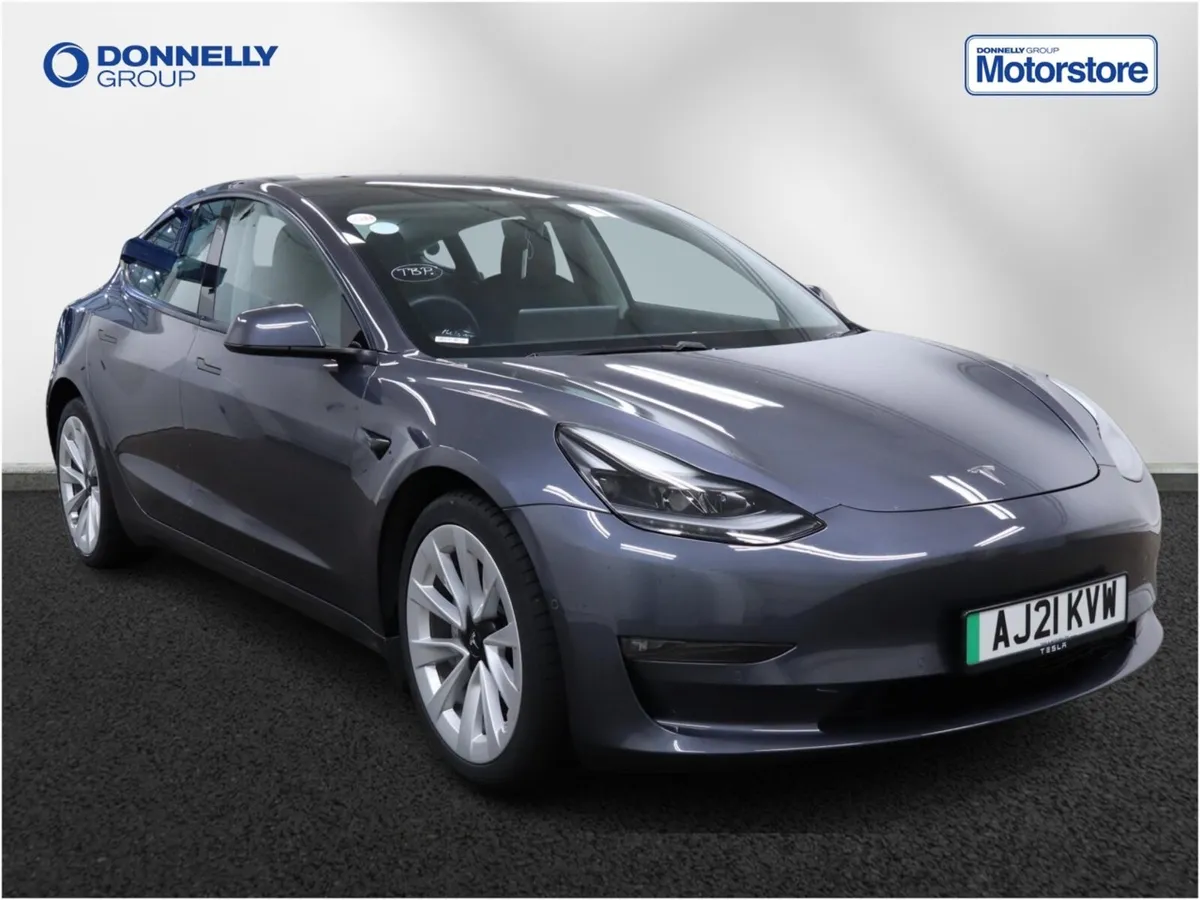 Tesla Model 3 Saloon Long Range - Image 1