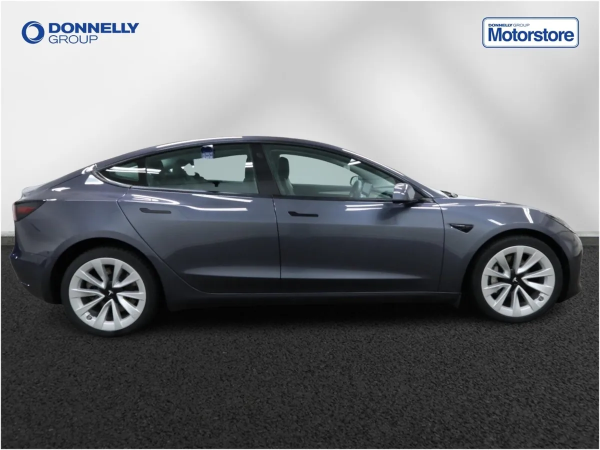 Tesla Model 3 Saloon Long Range - Image 3