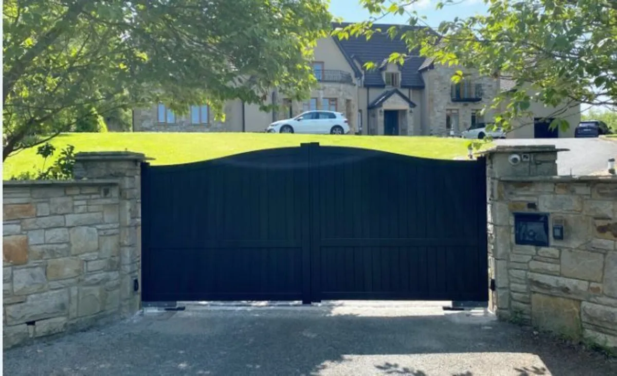 Aluminium Driveway House Entrance Gates - Image 1