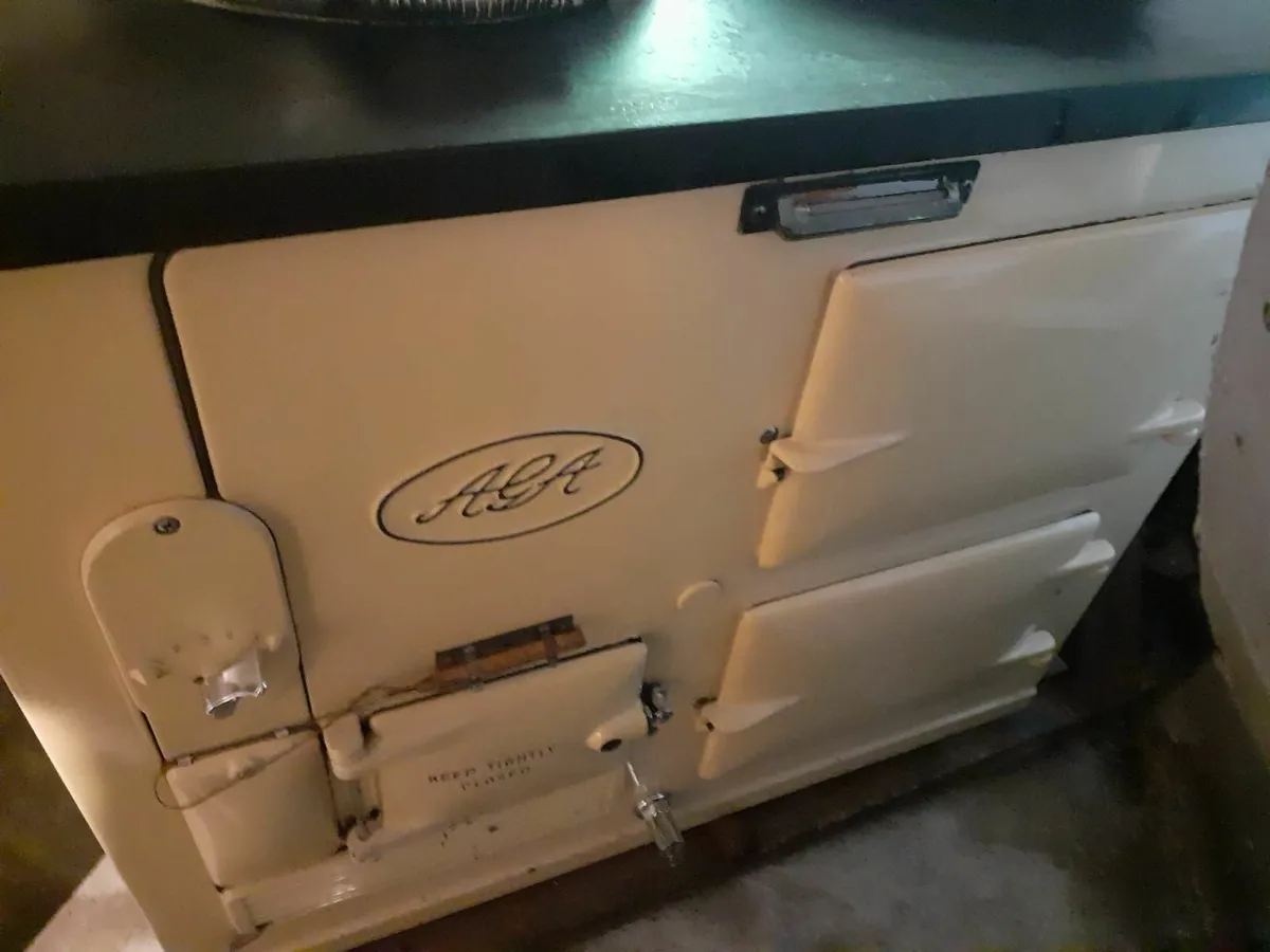 ✨ Classic Cream Oil Aga – Meticulously Cared For - Image 2