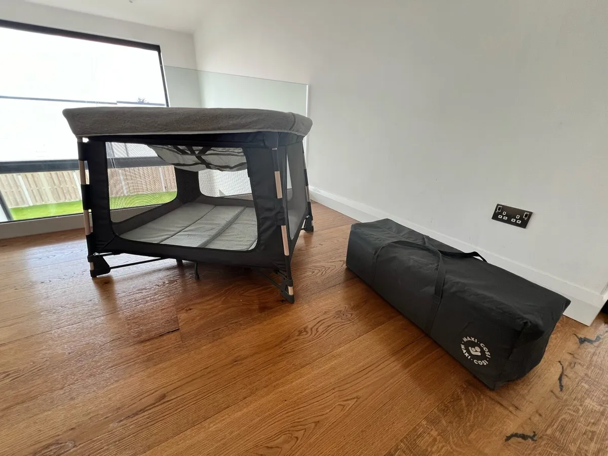 Maxi-Cosi Swift Lightweight Travel Cot Playpen - Image 1