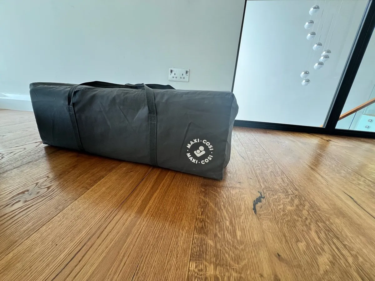 Maxi-Cosi Swift Lightweight Travel Cot Playpen - Image 2