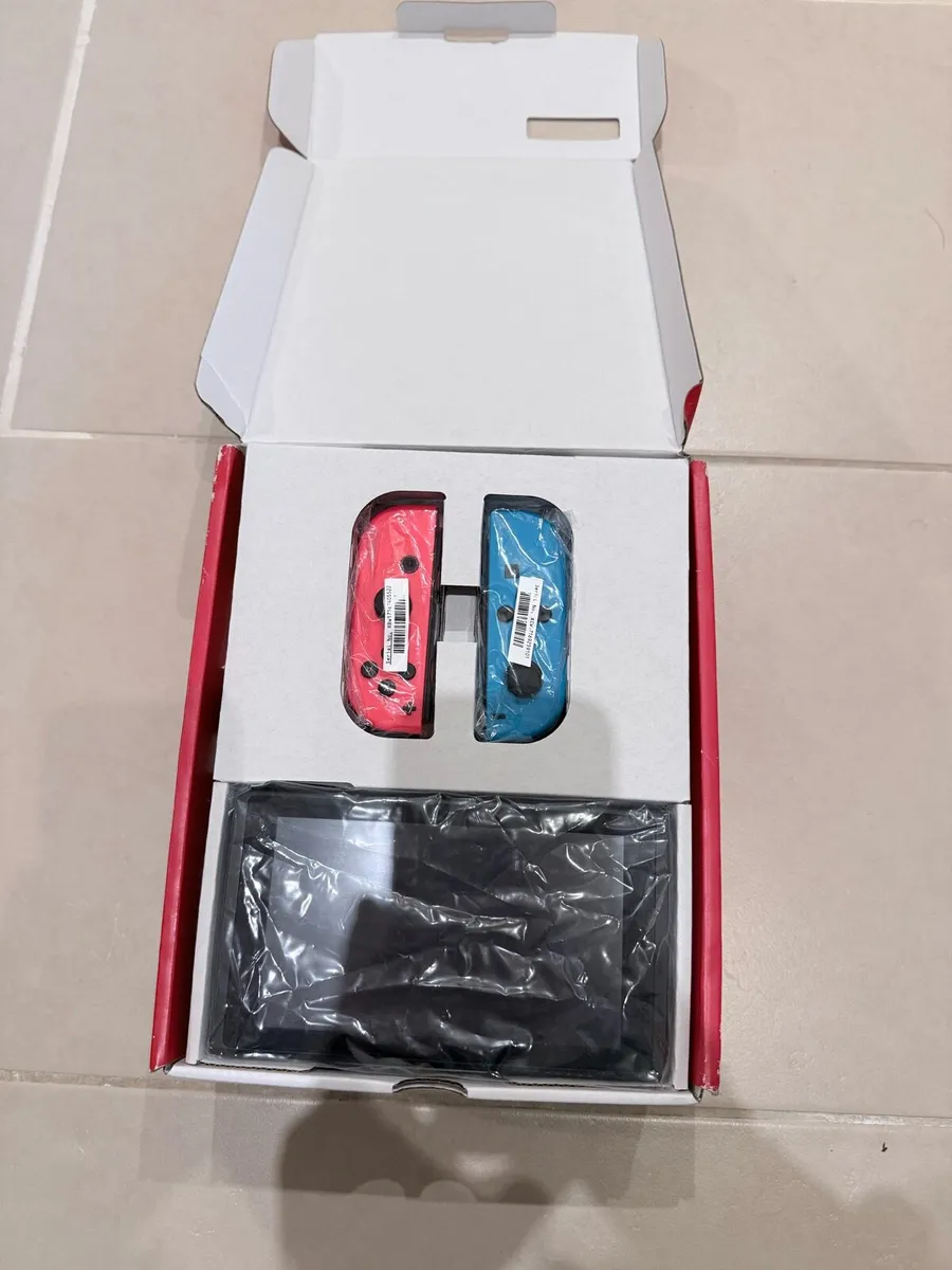 Nintendo Switch - Image 4