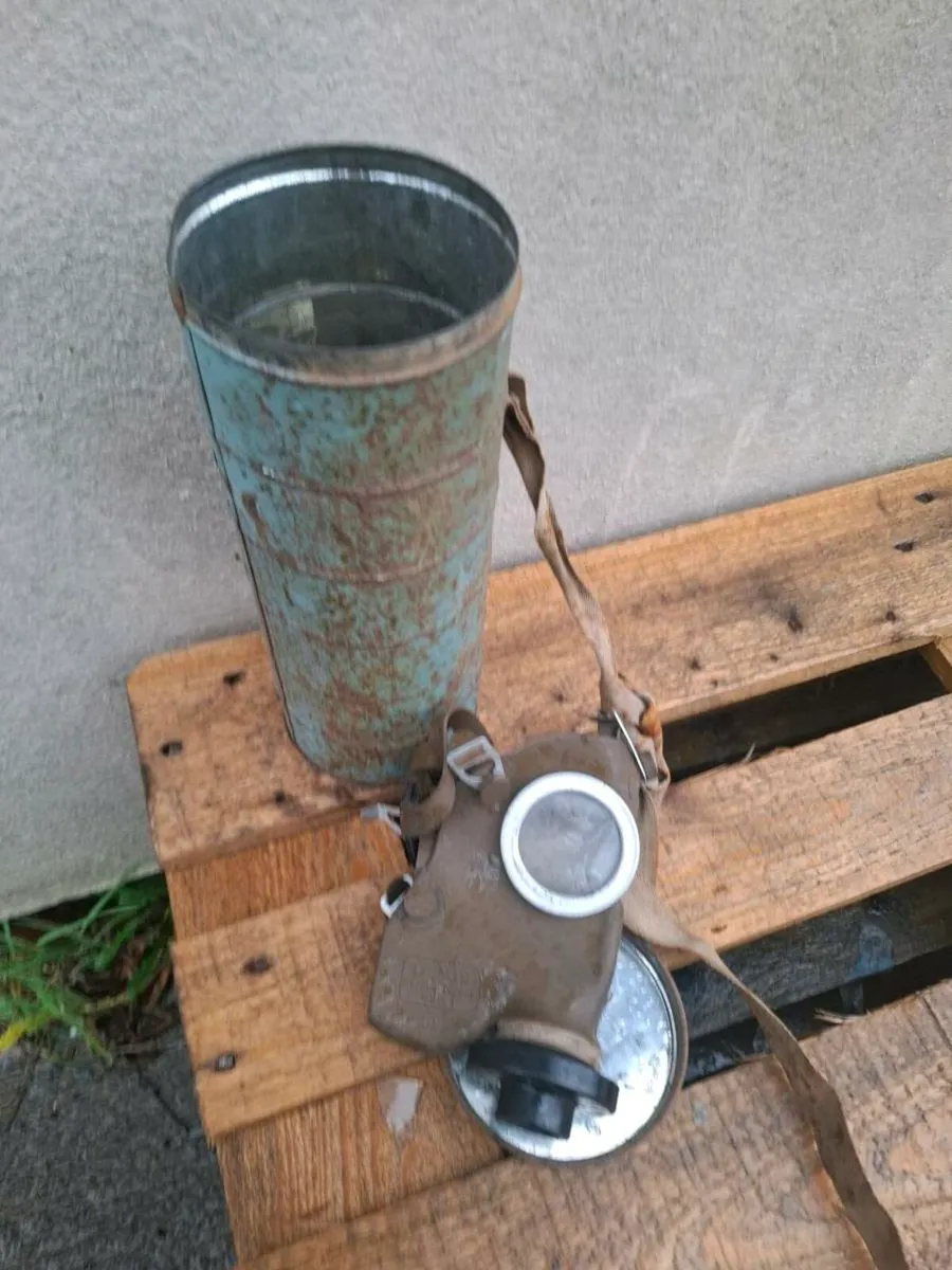 Belgian civilian gaz mask - Image 1