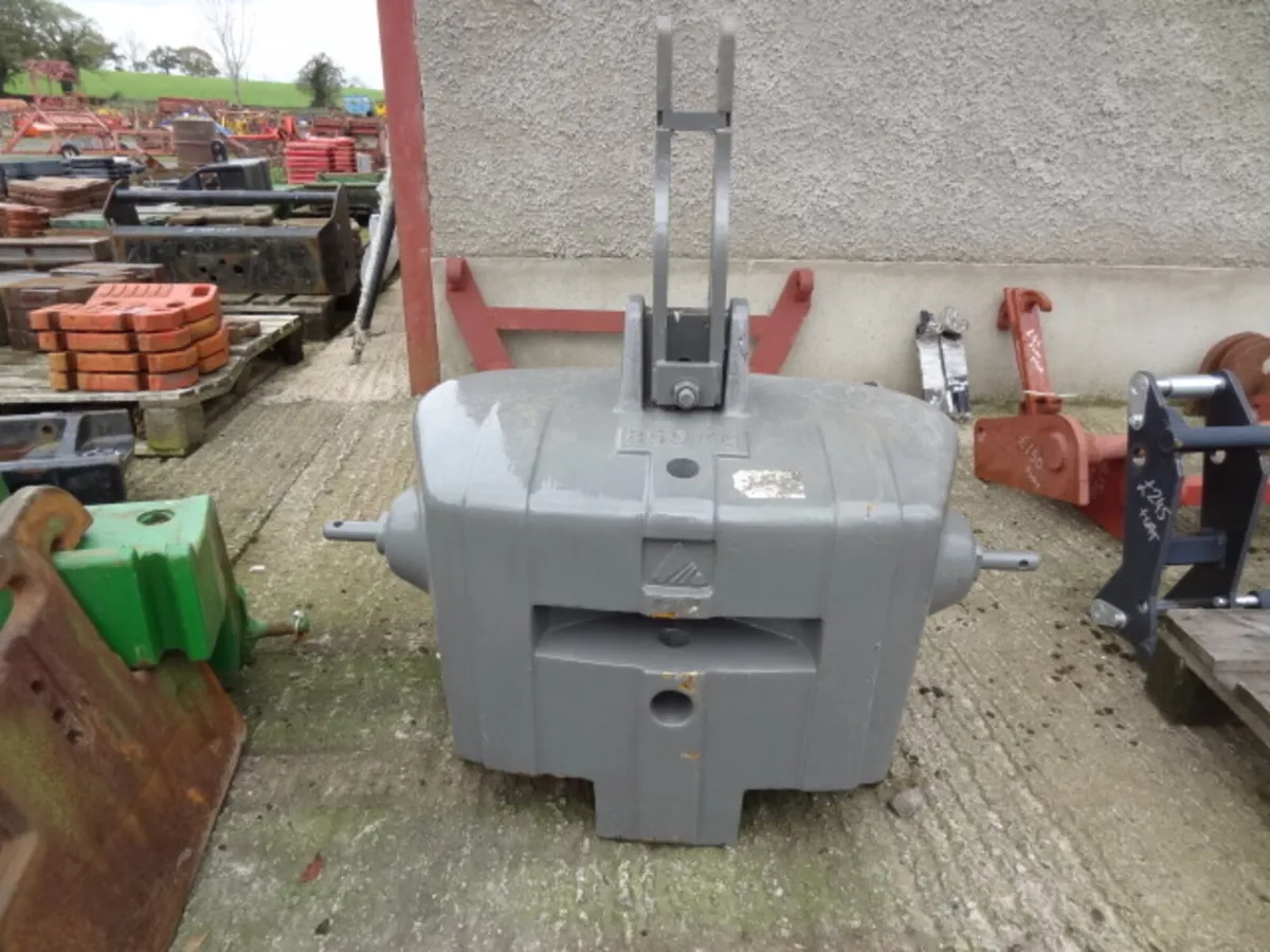 Agco 850kg Weight Block - Image 2