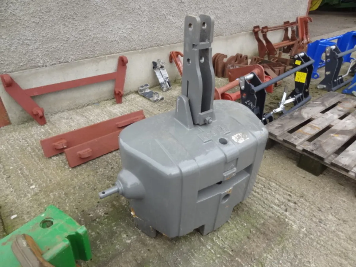 Agco 850kg Weight Block - Image 3