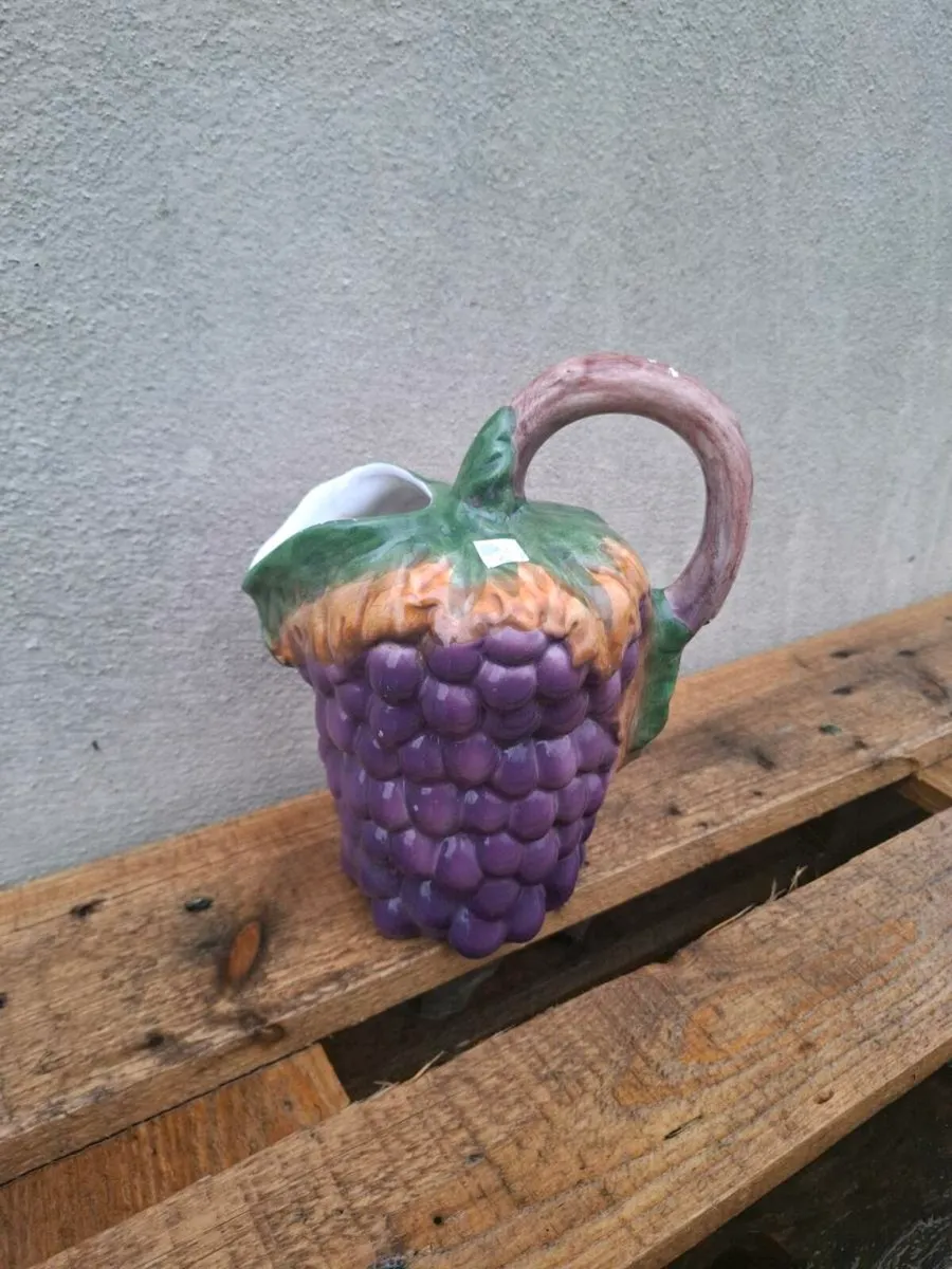 Tall grappe pitcher postage possible