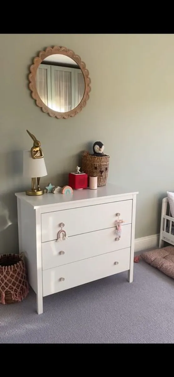 Toddler bed & chest of drawers set - Image 2