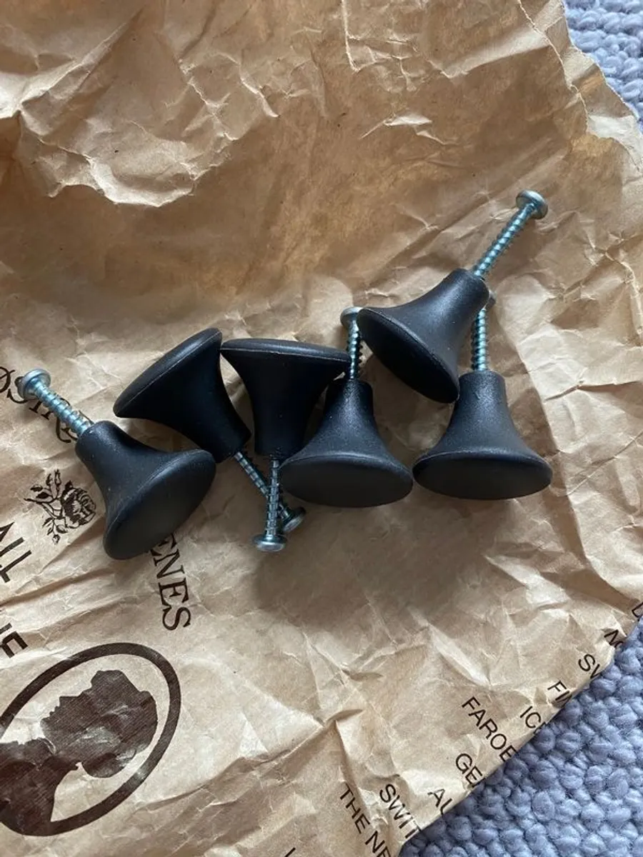 Toddler bed & chest of drawers set - Image 4