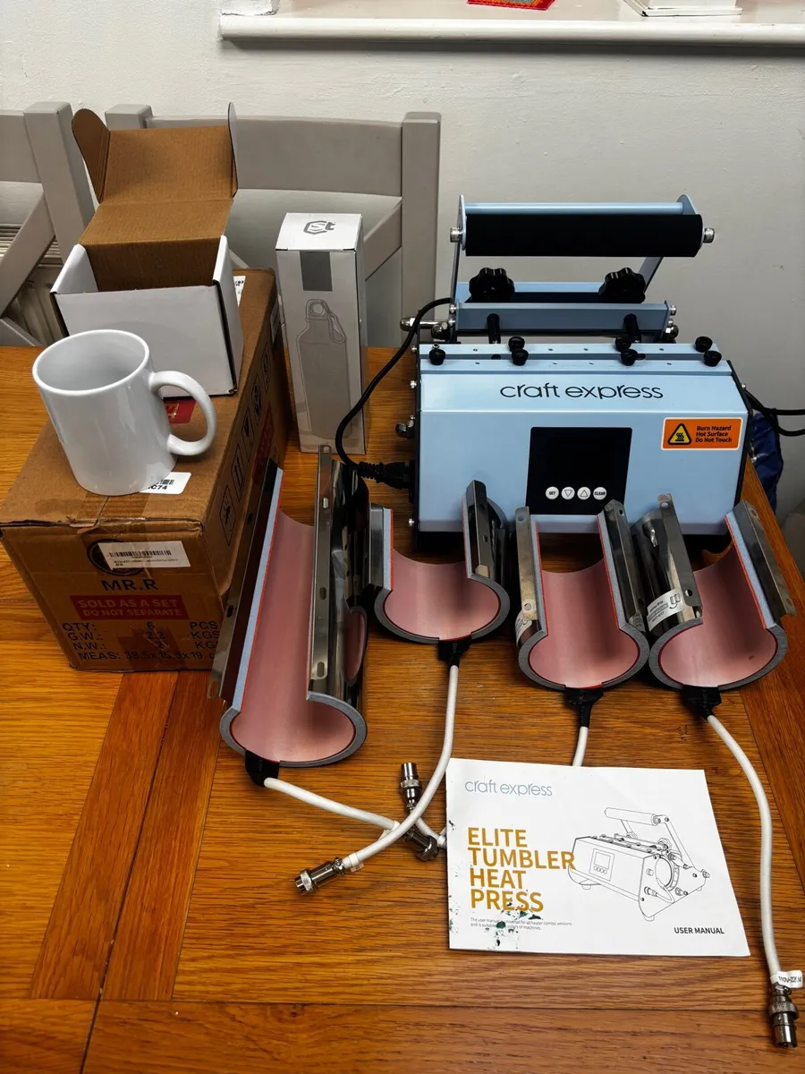 Cricut full set up business. 4 machines - Image 3