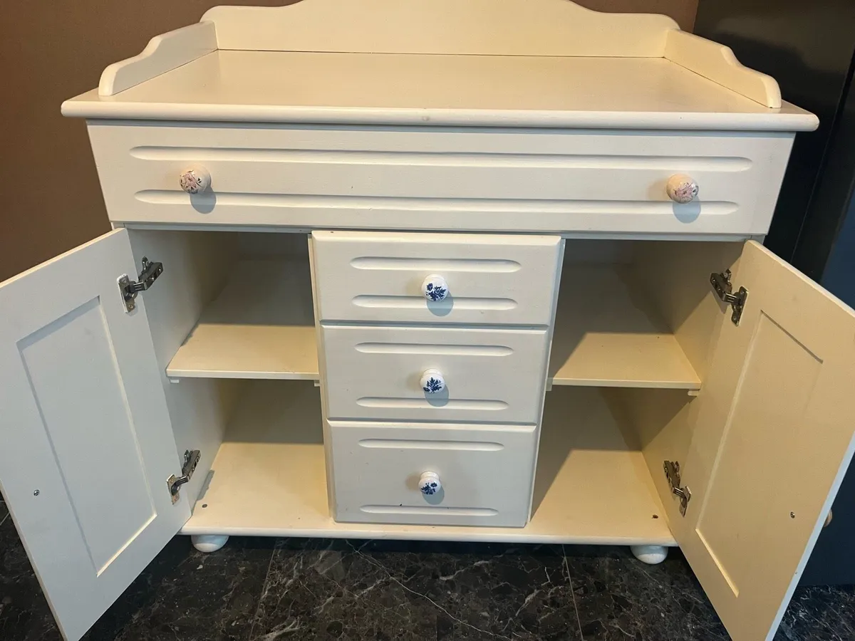 Changing table - Image 2