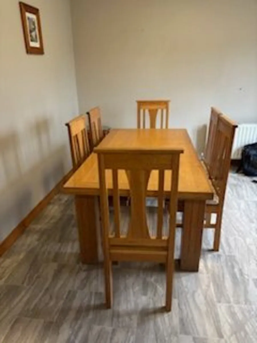 kitchen table and chairs - Image 1