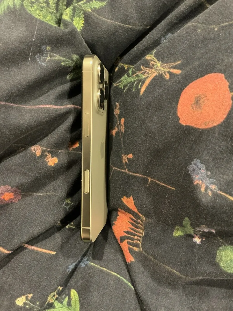 iPhone 16 Pro - Image 3